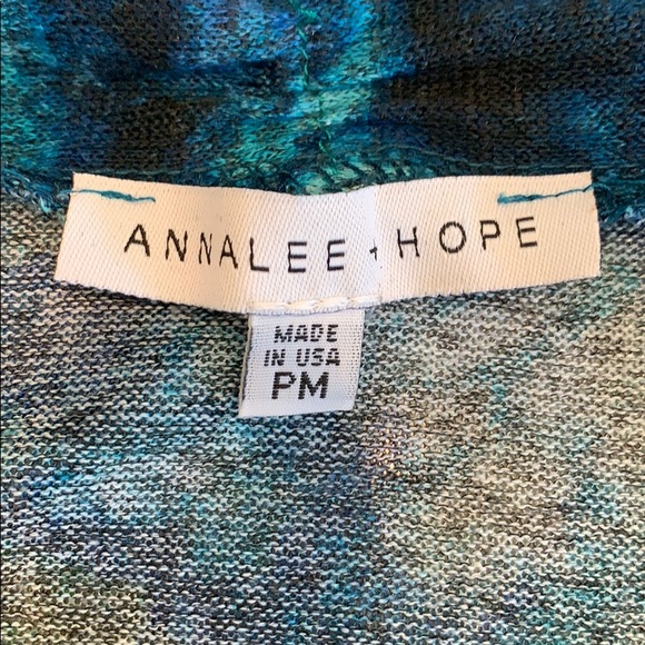 Lightweight Sweater ❤️ - Picture 4 of 4